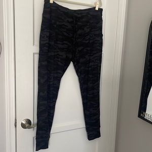 Grace & Lace camo joggers